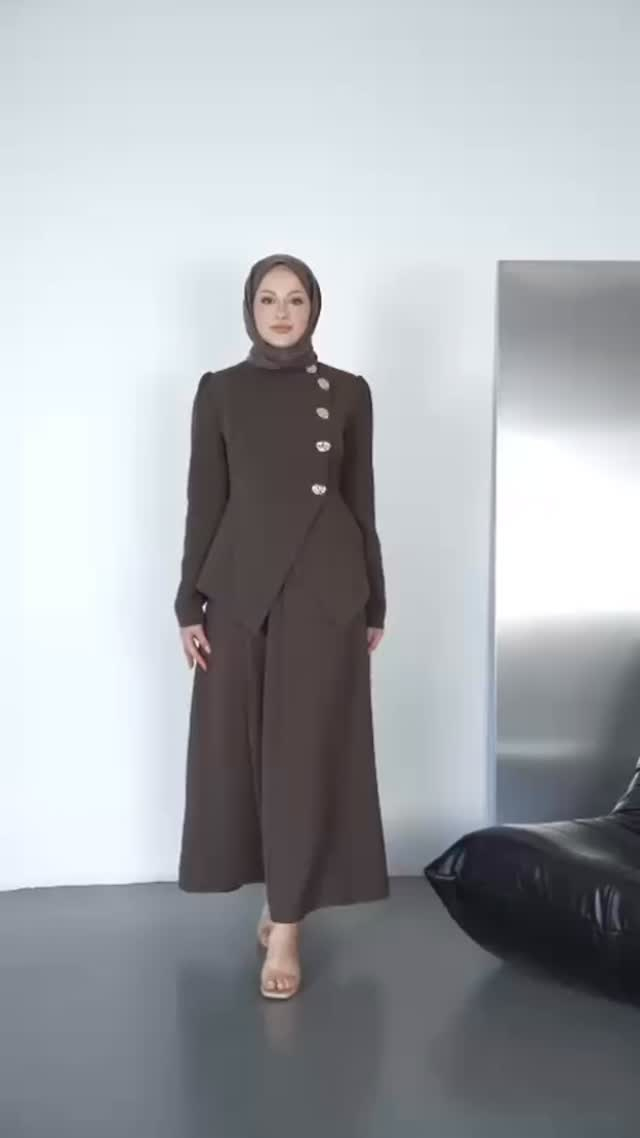 طقم نسائي • مقاسات ٣٨-٤٦ • جوزي عنابي نيلي