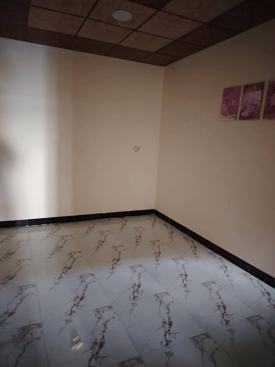 عليكم ورحمة مشتمل للايجار مكون م 2 غرف نوم هول ومطبخ واستقبال طابق ثاني في القادسيه حي جامعه قرب مدينه في شارع حولي مجاور ماركت مناره
***********
