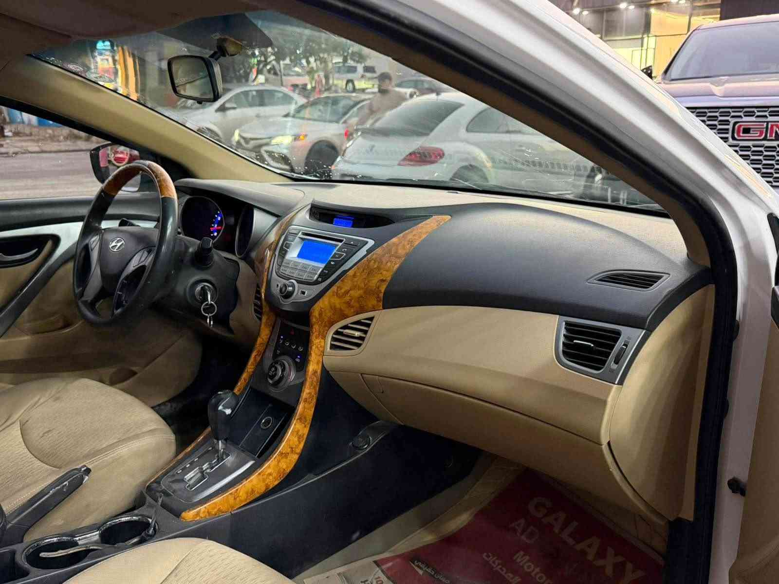 للبيع النترا 2013 خليجي 
بدون صبغ 

محرك 1800
  
مواصفات 

داخل اصفر 
داخل صاج
كير اوتو + عادي 
فول تحكمات ستيرن
تحديد سرعه + بلوتوث+ usb
ويل كب 
كشافات اماميه 
اشاير بل مري 

رقم هزه سنويه جديد 
شرط تحويل + وكاله 
 
تلفون *********** وتساب 
*********** دهوك, العراق
