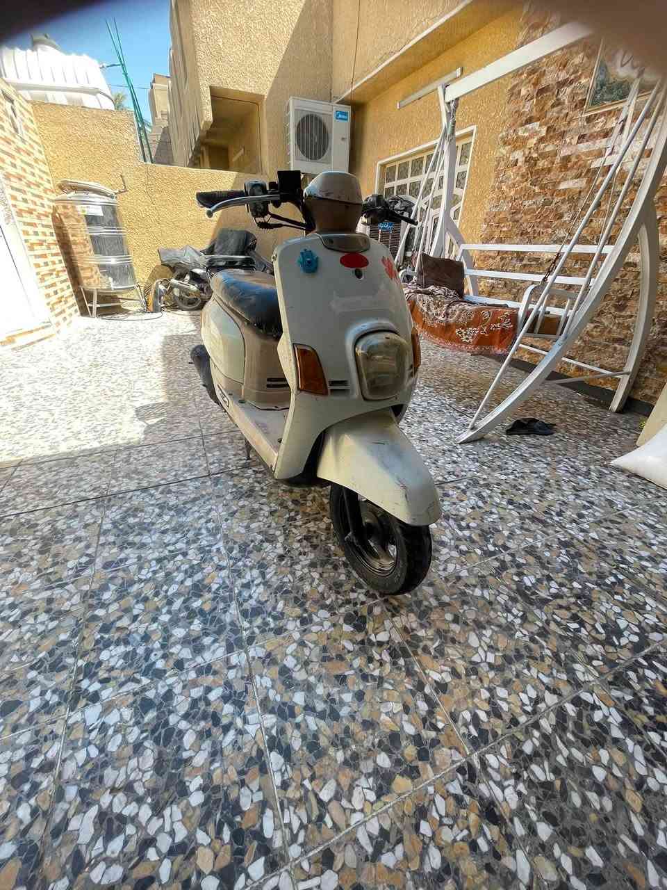بوليس حليبي وداخل بيجي دراجه جاهزه مابيه نقص مكينه حلوه سعره ٤٠٠ 
مكان العبيدي
***********

