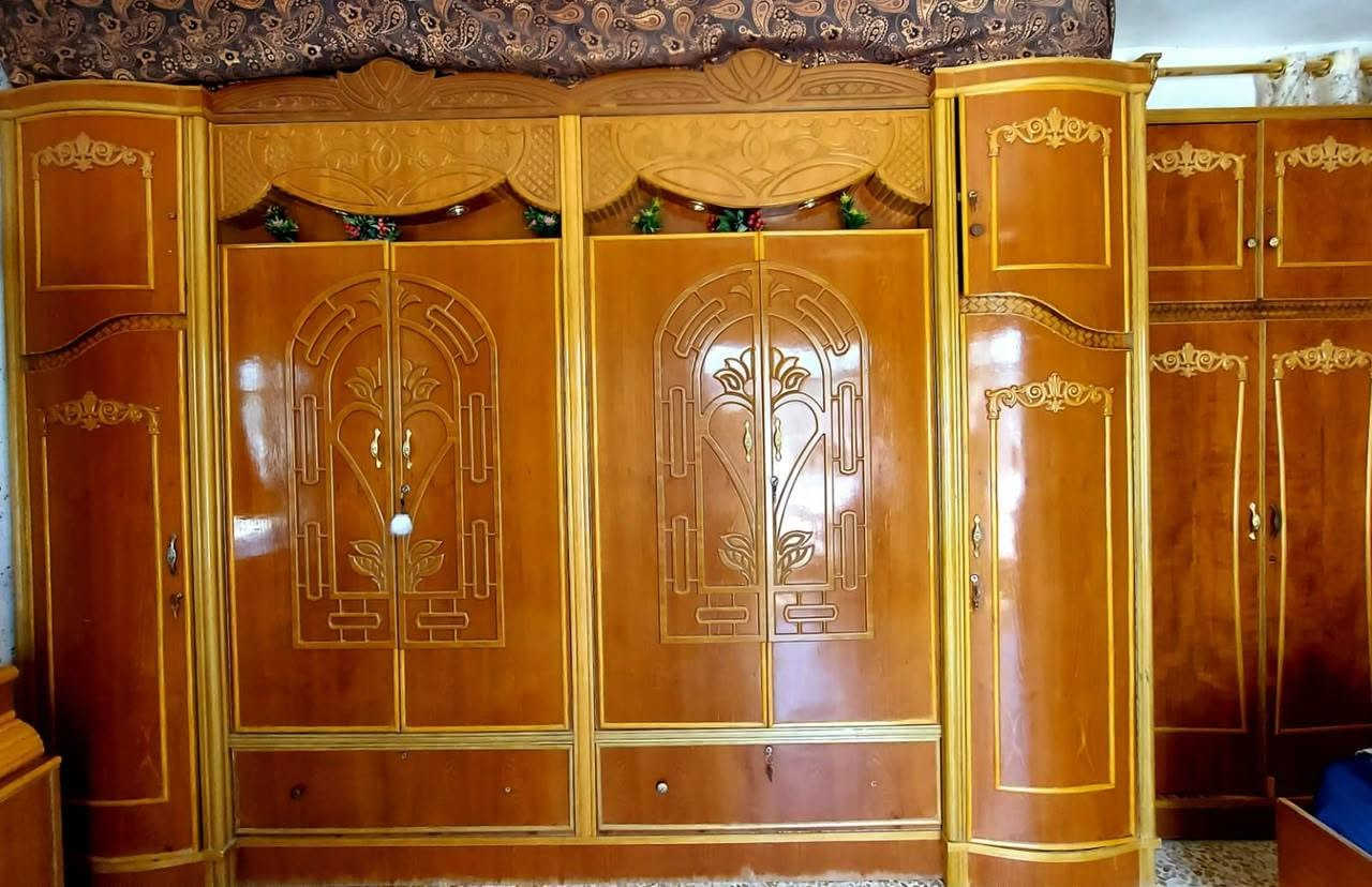 غرفة اخشاب كاملة مثل ما موضح بلصوره السعر ٩٠٠ 
هاتف:
***********
***********
