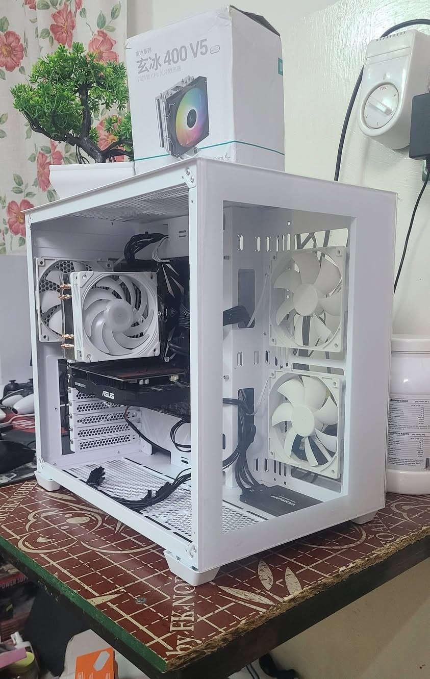 السلام عليكم 🤍
وصلت التجميعة القنبلة 🔥🍓💯

I5 10400F 4.3GHZ ⚡️ New
6Cores / 12Thread

Cooler White Mass 120ML RGB New
مبرد أبيض 🤍

M.B B460M MSI A-Pro New
بورد B ممتاز ♥️

RAM 16GB DDR4 2666MHZ (8×2) Like New

GPU : GTX 1060 6GB PNY 2FANS Like New
كرت نفيديا أدائه كلش حلوو ✨️♥️💯

Storage : SSD 240GB New 
+HDD 320GB WD Blue New

PSU 550W FSP HV Pro New
بور ممتاز براند راقي 🔥
CASE FSP White CMT 380 + 3FAN New
كيس أبيض حلوو تهويته زينة راقي جدآ 🤍
ويسع بوردات ATX

التجميعة تحوي ضمان حقيقي على جميع القطع 🌹

شد وتثبيت ويندوز والعاب بالكامل 💯

السعر : 540 ألف ثابت ويا GTX 1060 6GB

ب500 ألف ويا GTX 1050 TI

شتنتظر تجميعة حلوة لا تفوتك 😁🤍

نجي للقطع : 
Cooler Deepcool AG400 A-RGB New
مبرد غازي من شركة ديب كول الألوان قابلة للتغير و تكدر تختار أي لون تريده ب35 ألف فقط 🌷

رك M.2 NVME الأصلي براند لكسر سرعات عالية يجي تايب سي سعره 20 ألف فقط !

جوستك جديدة G6 رهيبة كلش كير مغناطيسي تشتغل للPC والموبايل والأيفون والبلي 3 والبلي 4 وجهاز النينتيندو سويج والنوت بوك السعر 30 ألف فقط !

مكاني موصل متوفر توصيل لجميع المحافظات ❤️

للتواصل : ***********
