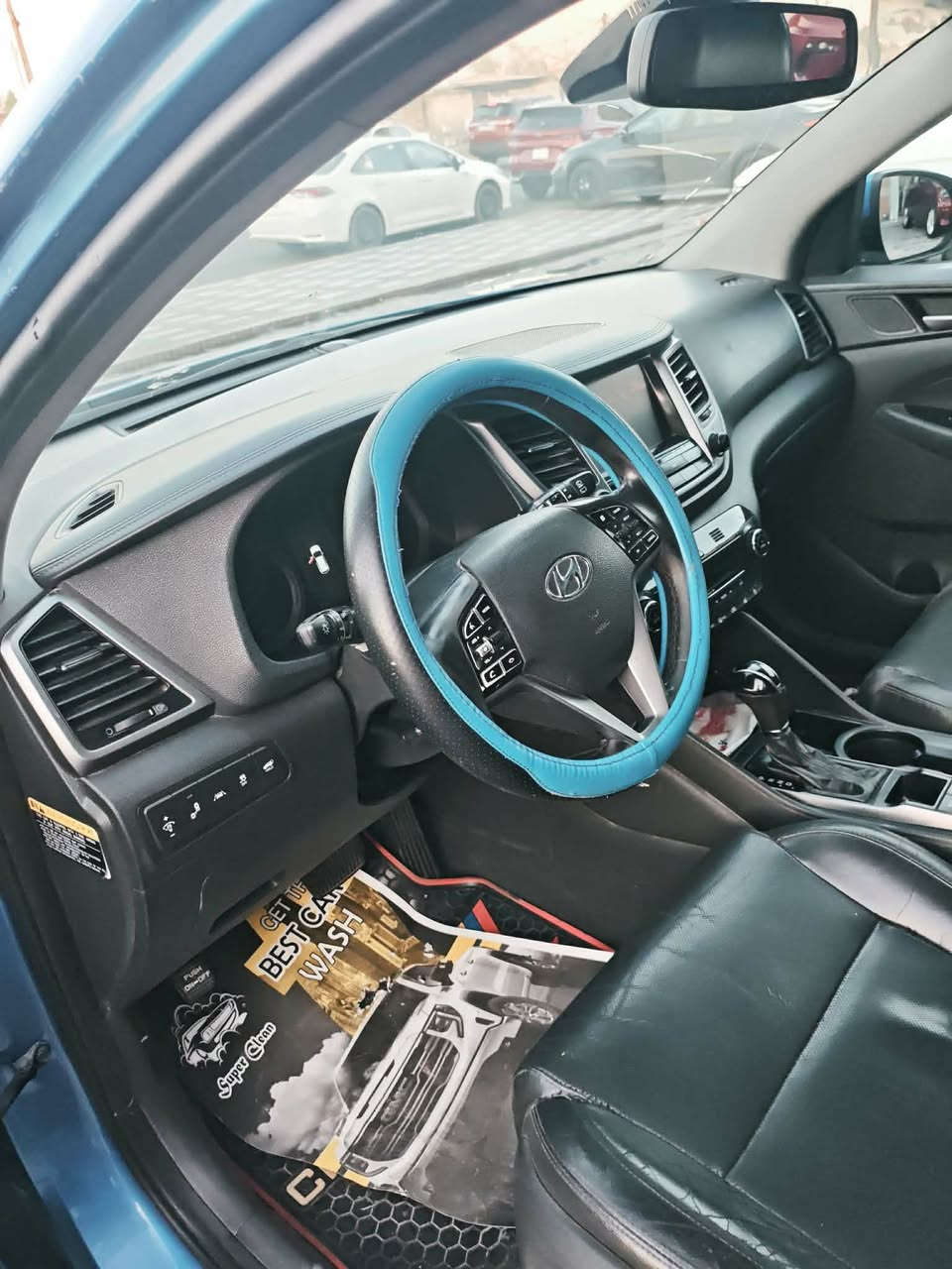 توسان موديل 2018 ليمتد 
محرك 1.6T AWD 
فول مواصفات 
كراسي جلد 
مقعد سائق كهربائي
تشغيل عن بُعد
دخول وتشغيل ذكي
مثبت سرعة
تحكم بالمقود
كاميرا خلفية
حساسات اصطفاف
تحكم إلكتروني بالمناخ
شاشة ونظام ترفيه
تحكم بالمقود بالصوت والاتصال
أنظمة ثبات وجر
مراقبة ضغط الإطارات
إضاءة نهارية
فتحة 
حساسات امامي خلفي  
باقي المواصفات الأخرى 
مكان السيارة بغداد 
للاستفسار *********** واتساب
