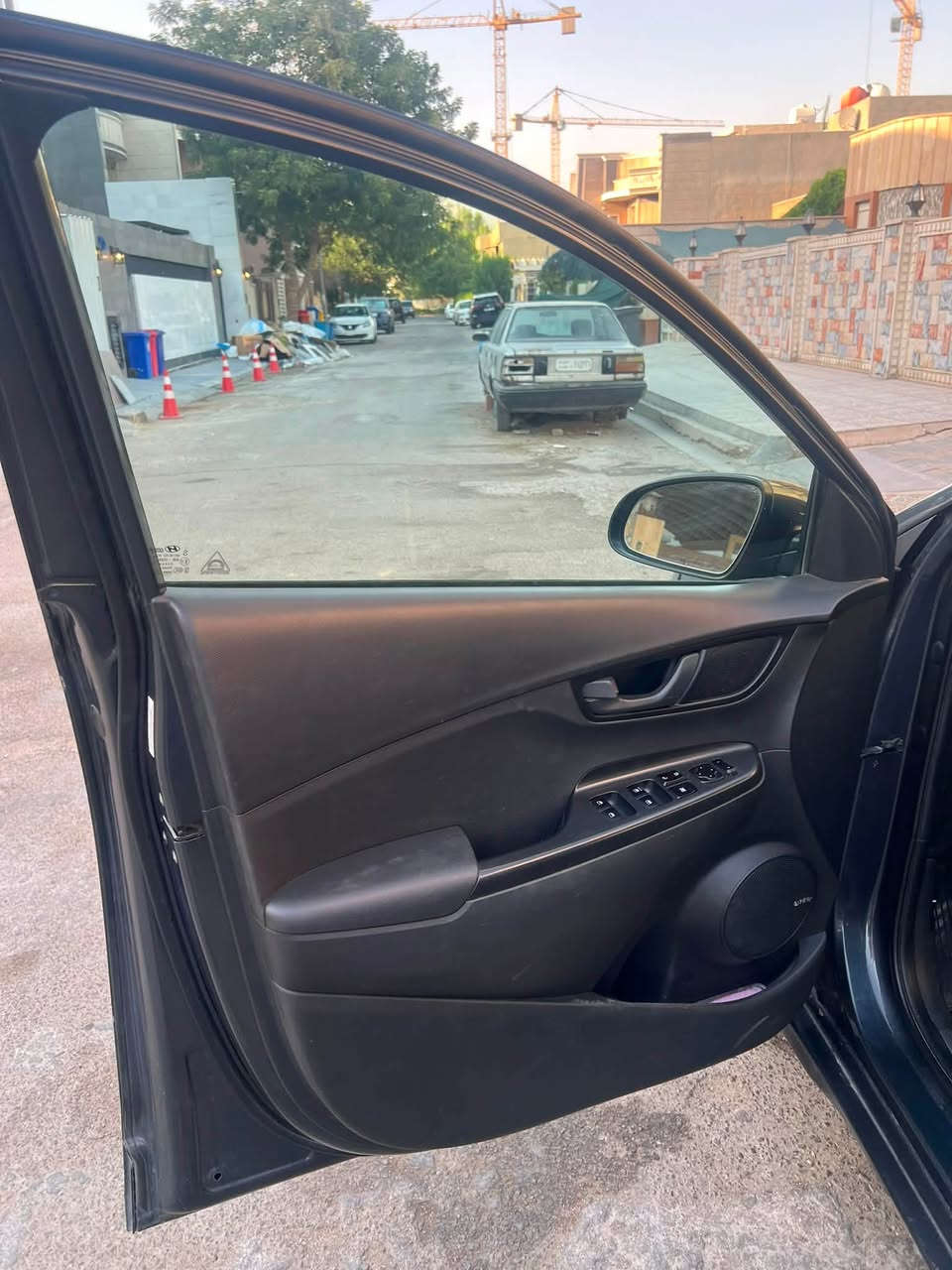 السلام عليكم كونا موديل ٢٠١٩ فول مواصفات وارد أمريكي سياره حلوه وجاهزه وبل عافيه ع اليخاذهه حادثه جاملغ وبنيد سياره تبريد محرك كير كله بشرط سعر ١٢٣ وبيه مجال مكان سياره بغداد اليرموك ***********

