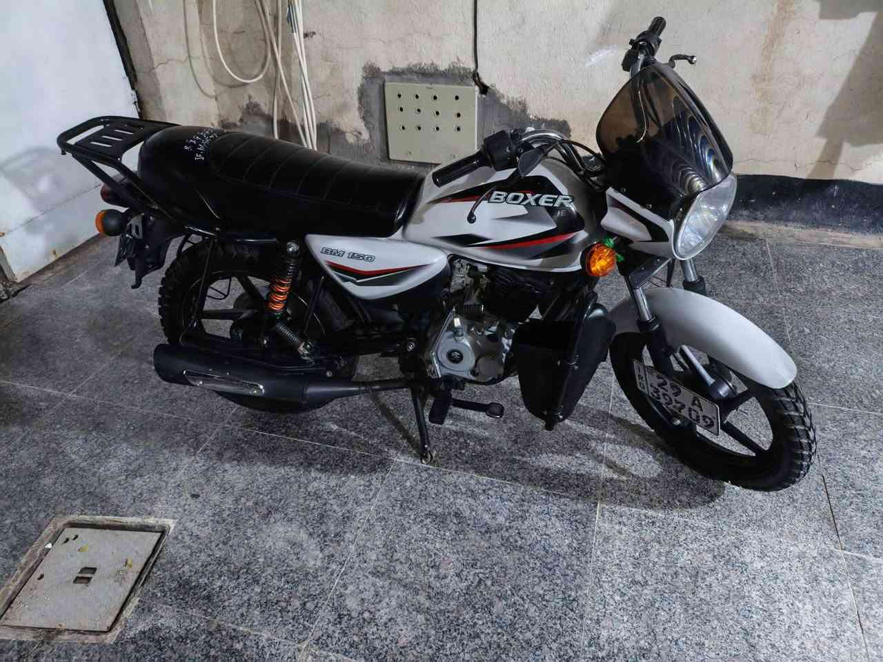دراجه بوكس موديل ٢٠٢٢ رقم وسنويه دراجه نظيفه وخير من الله تجي وشوف بعينك نعومه ونظافه ومابيه اي نقص العنوان ميسان العماره.... ملاحظه انا مكلف بنشر اي ستفسار يرجاء مراسله راعي الدراجه او الاتصال واتساب او شريحه ***********
