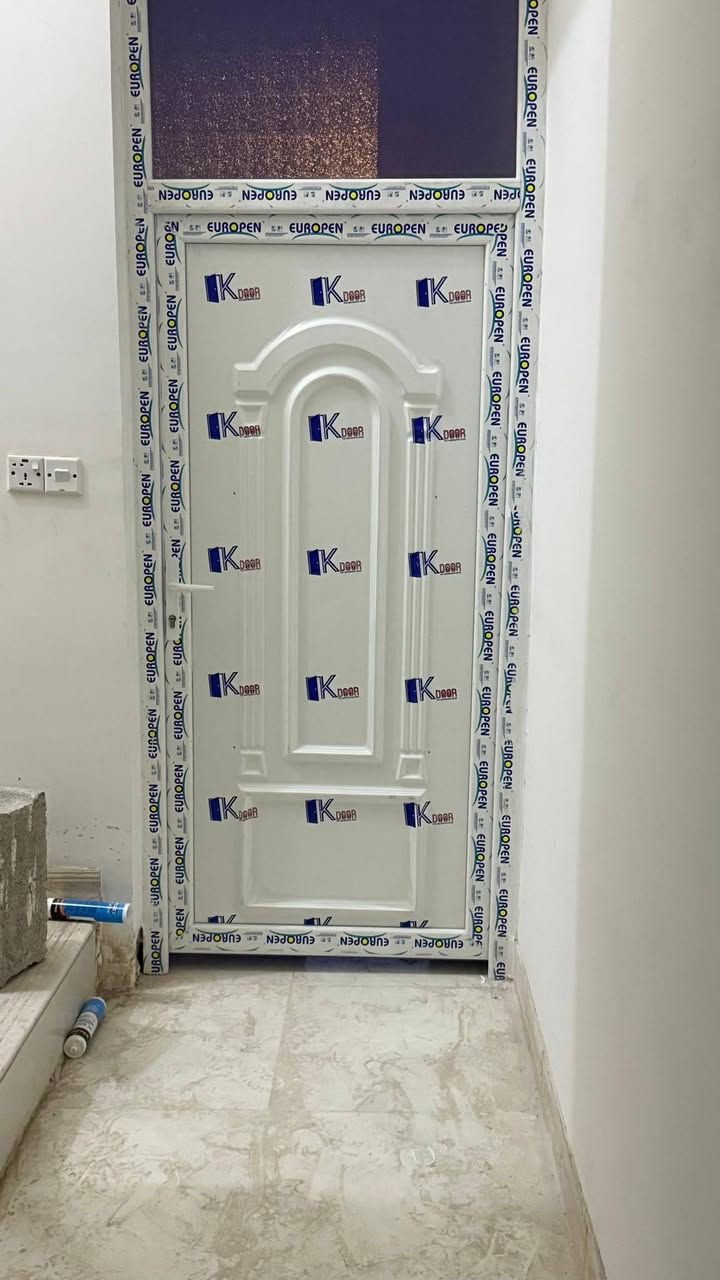 البياع الشرطه الرابعه
***********

نص مكتوب في الصور:
- إرسال رسالة على واتساب
- رد