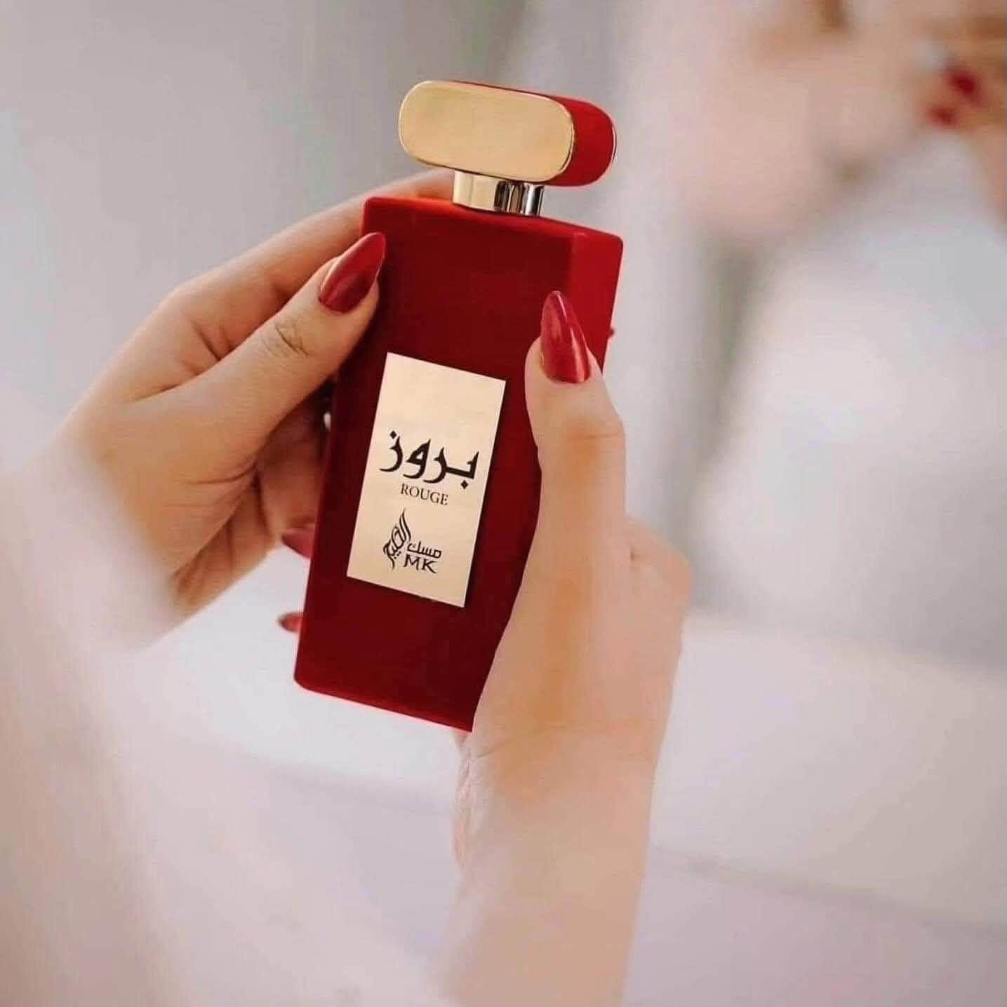 عطر بروز الاحمر الأصلي من مسك الخليج💯
عبارة عن انوثة ونعومه وجمال ونزاكه❤️
يتميز بمكوناته الفواحة مثل زهور الرمان وزهرة اللوتس والعنبر
عطر منعش جداً مناسب لفصل الصيف🌛

طوز خورماتو - مجاور مصور الجامعة📍
للحجز والاستفسار دايركت📬
***********

