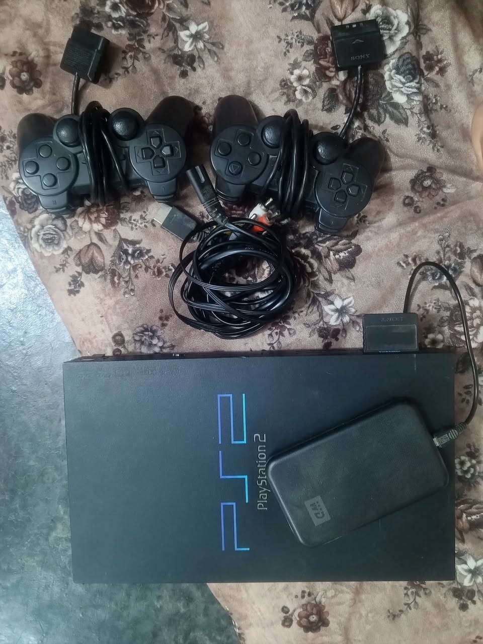 السلام عليكم عندي هذا p2 للبيع مستخدم اي عيب ما بي يدات شغاله وبيها هارد وبيها 300 لعبه 
***********
