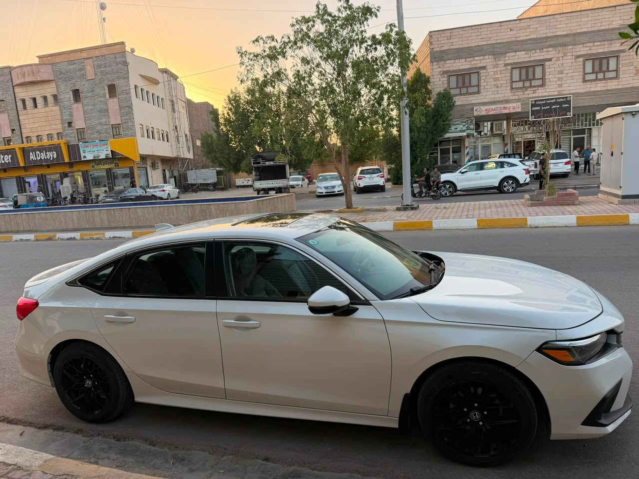 السلام عليكم
هوندا سيفك 2024 
فول مواصفات 
فتحة 
بصمة 
شاشة 
كامرة حساسات 
محرك 2000 تنفس طبيعي 
رادار. امامي خلفي جانبي 
السيارة بدون صبغ كلين فقط الدعامية الامامية مصبوغة 
الانبار هيت 
***********
