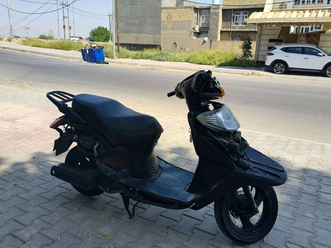 سلام عليكم دراجه سبيسي للبيع ياباني كل نقص مابيهه ماعدا الكفرات وهاذ الفوك بي كسر فقط كامله مكمله ونقص قفل جنطه وبس مكينه ناعمه تخبل مجفته قبل شهر وكل نضوح مابيهه كهربائيات كله شغال سعر 450 وبيهه مجال للشراي رقمي ***********مكاني كوت حي الجامعه
