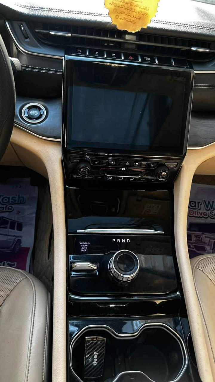 � للبيع — Jeep Grand Cherokee L 2022

الموديل: 2022
المواصفات: خليجي 🇦🇪
المحرك : V6. 3.6L 
العداد :  57كيلو

المواصفات :
* دفع رباعي 4x4 
* ⁠Alpine سستم صوت 
    *   رادار امامي مع مانع تصادم 
    *   تحذير الخروج عن المسار 
    *   تحذير النقطة عمياء A
    *   ويل قياس 20 انج 
    *   سقف بانوراما 
    *   شاشه كبيرة 10.1 انج 
    *   نظام الخرائط (GPS)
    *   كاميرا داخلية
    *   كاميرا خلفية 
    *   المصابيح الأمامية زنون 
    *   كشافات الضباب زنون 
    *   تشغيل عن بعد
    *  صندوق كهربائي 
    *  مقصورة الركاب من الجلد الفاخر 
    *  حفظ وضعيات الجلوس ميموري
    *  المقاعد الأمامية كهربائية 
    *  المقاعد الأمامية تبريد وتدفئة 
    *  المقاعد الخلفية تدفئة                    
    *  انارة داخلية LED 
    *  حساسات خلفية .
    *  دوسات جانبية.
    *  7 راكب 
    * مكيف خلفي مع وحدةتحكم   منفصله
    * تدفئة ستيرن 
    * مانع تصادم خلفي 
    * بلوتوث تلفون 
    * محدد سرعة 
    * نظام التشغيل والاطفاء الاوتوماتيكي
*إطارات جديدة بالكامل، بحالة ممتازة
السعر: 325
للاستفار :***********
