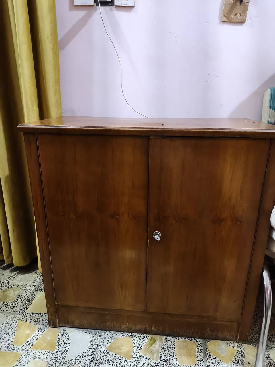 غرفه تسكام طابقين (٦بيبان) مرتبه ونضيفه كلش السعر ٦٠٠ وبيها مجال لتواصل ***********
