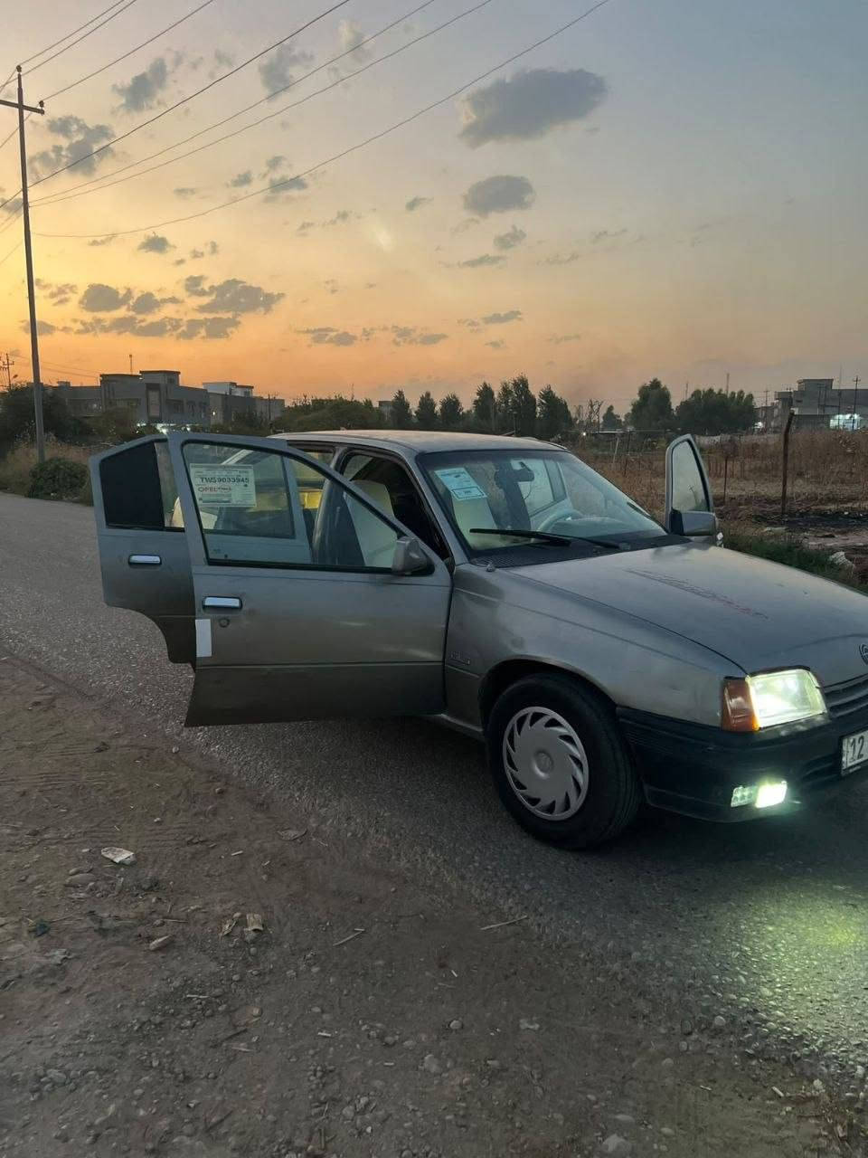 للبيع اوبل كاديت حجم 16 موديل 91 رقم نينوى انكليزي سنويه عضم 2031 كير ومحرك شرط ( طخمها جديد + وايرمنيه كلها شغاله + باتري جديد + تايرات جدد ) شرعيها داخل الموصل شرط الوكاله والتحويل من الشرعي السعر 23 ورقه
***********  - كورك 
*********** - اسيا  . بيه واتساب
