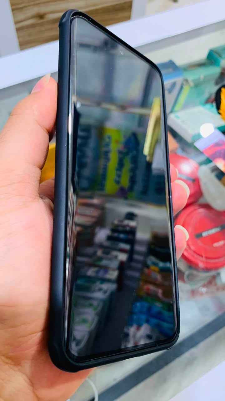 تكنو سبارك 40 برو ذاكرة 256 شاشة 144 هرتز كامرة 50 MP جهاز جديد كلشي ويا مستعمل 4 ايام سعر جديد 425 وهاذا 395 جهاز وعلي حتة جيسة وياا ناصرية ***********
