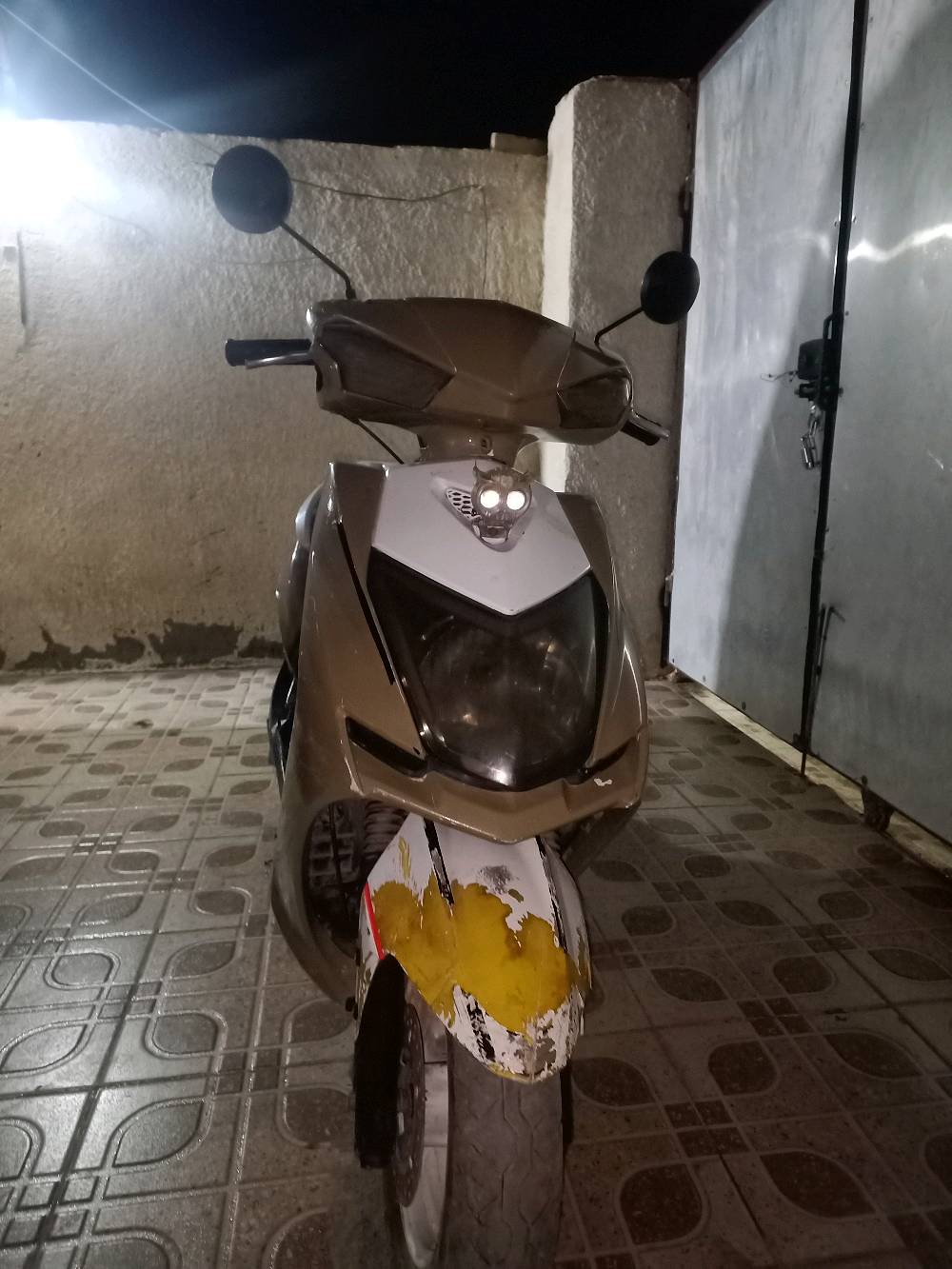 دراجه سكنس شمعه محرك ماكس عدله
 للبيع او مراوس السعر بي مجال شنو موديل الدراجة بالضبط وسنة الصنع/الموديل؟ وإذا تعرف شكد سعة المحرك (cc)؟: 
الجيل الاول 2006 
الدراجة بيها أوراق/سنوية/تخليص أو بس بيع يدوي؟ واسم المحافظة/المنطقة وين مكان الاستلام؟: 
بدون اوراق واسط على طريق الحي منطقه الزركان 
حالتها الميكانيكية شلون: تشتغل من أول سحبة؟ بيها دخان، حرارة، أو صوت/رجّة بالمكينة؟: 
مبدل بوشه و بستم الدراجه من اول هندر ما بيها دخان ولا صوت رجه بالمحرك 
الهيكل والشاصي بيهم لحام أو ضربات أو تبديل قطع؟ وشنو القطع المتبدلة حديثاً إذا موجود؟: 
رقم الشاصي ETGJPD4LI600823 
السعر شكد نهائي لو بيه مجال للمفاوضة؟ وإذا تريد، تحب أضيف رقم للتواصل أو واتساب؟: 
225000 بيها مجال الرقم  و بي واتساب***********