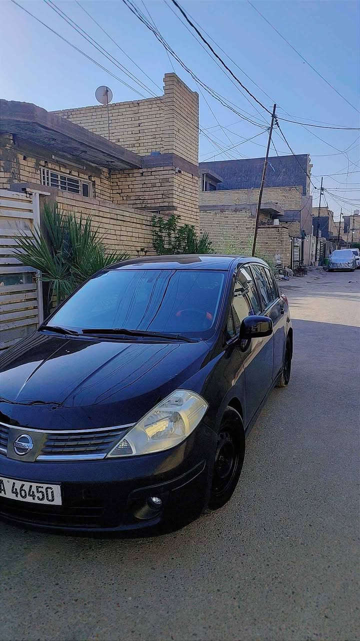 نيسان فيرسا 2008 للبيع وارد امريكي حادثها جنطه وبيها صبغ بابتين والجاملغ كلير جهة السايق تبريد شغال كير At مكينه جديده سياره نضيفه ومتعوب عليها السعر 57 وبيها مجال بسيط 
*********** العنوان الغزاليه الشراي يتصل بي واتس اب بغداد, العراق
