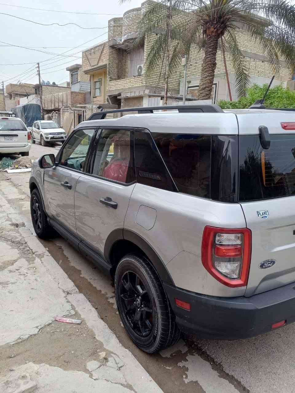 السلام عليكم 
فورد برونكو سبورت FORD 2021
حلوة مرتبه  
- مكفولة كير ومحرك
 وحادثها ،جاملغ يمين وبنيد
ومكانين بارد مكفوله من الصبغ والتبديل 
- ماشية 45 الفmil
- المواصفات/
ـ شاشه ترحيب دجتل  
- محرك 1500 تيربو 
- تحديد مسار 
- كشاف لايت اوتو 
- گير 8 سرع مع مودات قيادة  
-هاند بريك بصمه  
- شاشه كبيره كار بلي +اندرويد اوتو+اواكس+بلوتوث
-كامره خلفيه دوارة 
- مانع انزلاق 
-شاحن type-c
-ماوس انظمة قيادة ثلجي وعادي
-لايتات عدسة زينون led
-سستم صوت bose
-كروز تحديد سرعه 
- اوتو ستوب  اطفاء اقتصادي عند القيادة     
- رادار  امامي لتجنب الحوادث 
-تحديد مسار رادار الخطوط البيضاء
- تحكم ستيرن 
- تحذيرات  تعب السائق اثناء القيادة
وبعد مواصفات هوايه
السعر 138 ورقه بيه مجال حك جيه فقط
العنوان بغداد الدورة 
للاتصال
*********** واتس اب فقط
