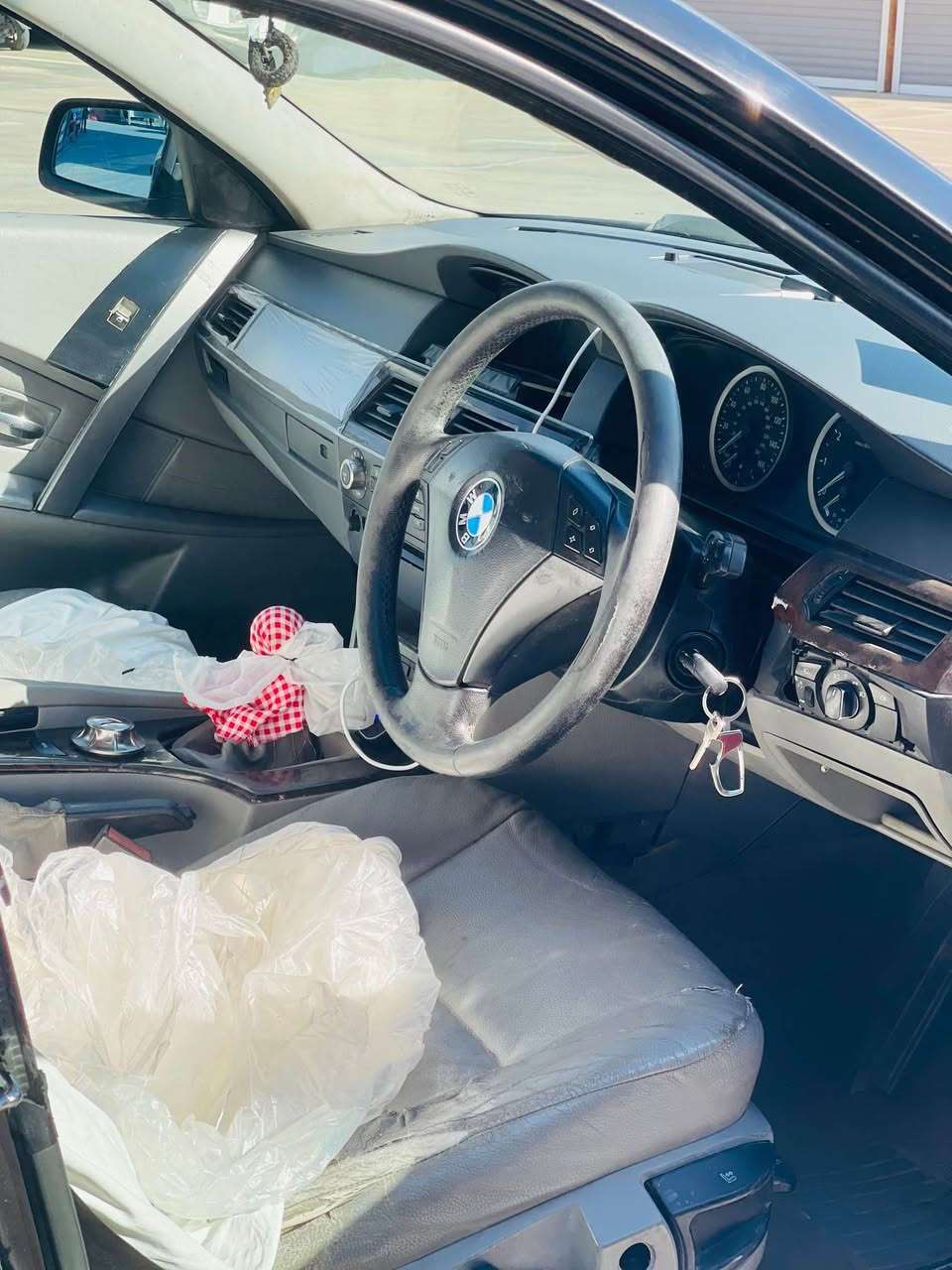 چاو برۆ
مەکینە 530i
7 گێر گێر عادی
ویلی هامانی ١٨ لە ژێرە
تەبرید بەشەرت لەسەر سویچ
هەموو گیانی ئیشە
تابڵی بەقوەتە
حاسەیە 
کۆد بار کۆد بەناوی خۆمۆیە
ساخە
٣٥ مەعمەلە گۆرینۆش ئەکەم 
سلێمانی 
*********** السليمانية, العراق
