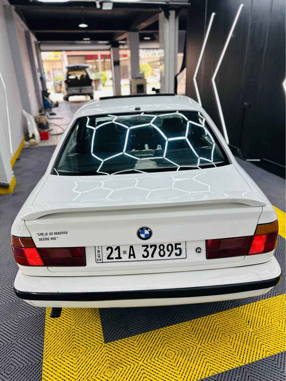 BMW1990
520گیر عادی 
بێ دەعەم بی  لێدراو 
3پارچ بۆیاغ هەیە بەز بۆ جوانی   
خایسو گیروو مەکەنەو تەقەو رەقەو کارە بای بەشەت
تەبریت سڵید  لایت ئالقە   دەبل چەک مەجە  
  سەیارەک تابڵی جوانو پاکە کامل لەسەر بیلد ماوە تەوە 
سەنەوە تا2030تازەیە 
بەشەرتی غرامەو تەحویل
شوێن رانیە
*********** رانية, السليمانية
