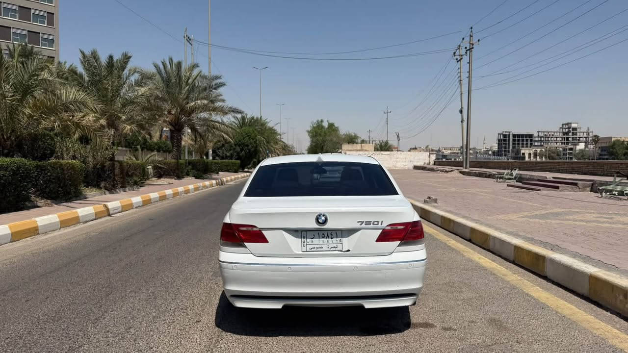 السلام عليكم بيع فقط باخره فول السياره كفاله
موديل ٢٠٠٦ السعر ١٥٠ 
 مكانه ميسان العماره 
***********
