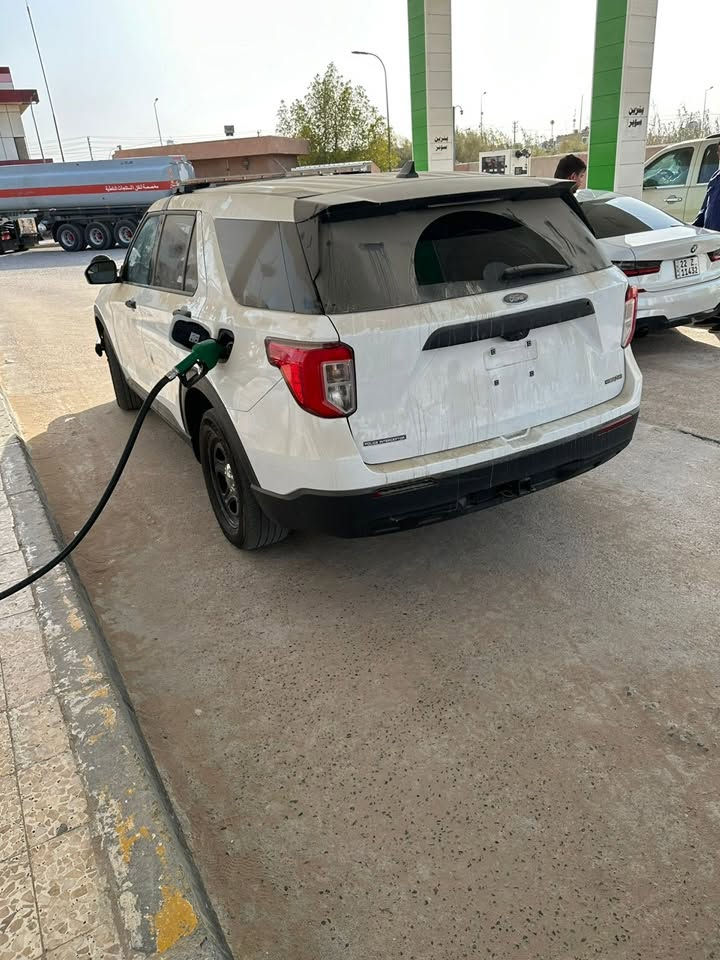 فورد اكسبلورر هايبرد بوليسي موديل 2023 رقم بغداد، الدرع والفيدراليات كلها موجوده وياها اجت ، تبديل بابين جهة اليمين فقط (قطعة وحدة صبغ فقط) 
بچم كبس بلادي
ماشية 46 الف كيلو (يعني تقريباً 29 الف ميل فقط)
السعر 185
رقم بغداد بأسمي 
للتواصل ***********
