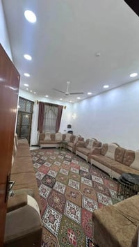 تم تنزيل السعر بعون الله بيت للبيع المساحة 200 م العنوان الصالحية قريب...
