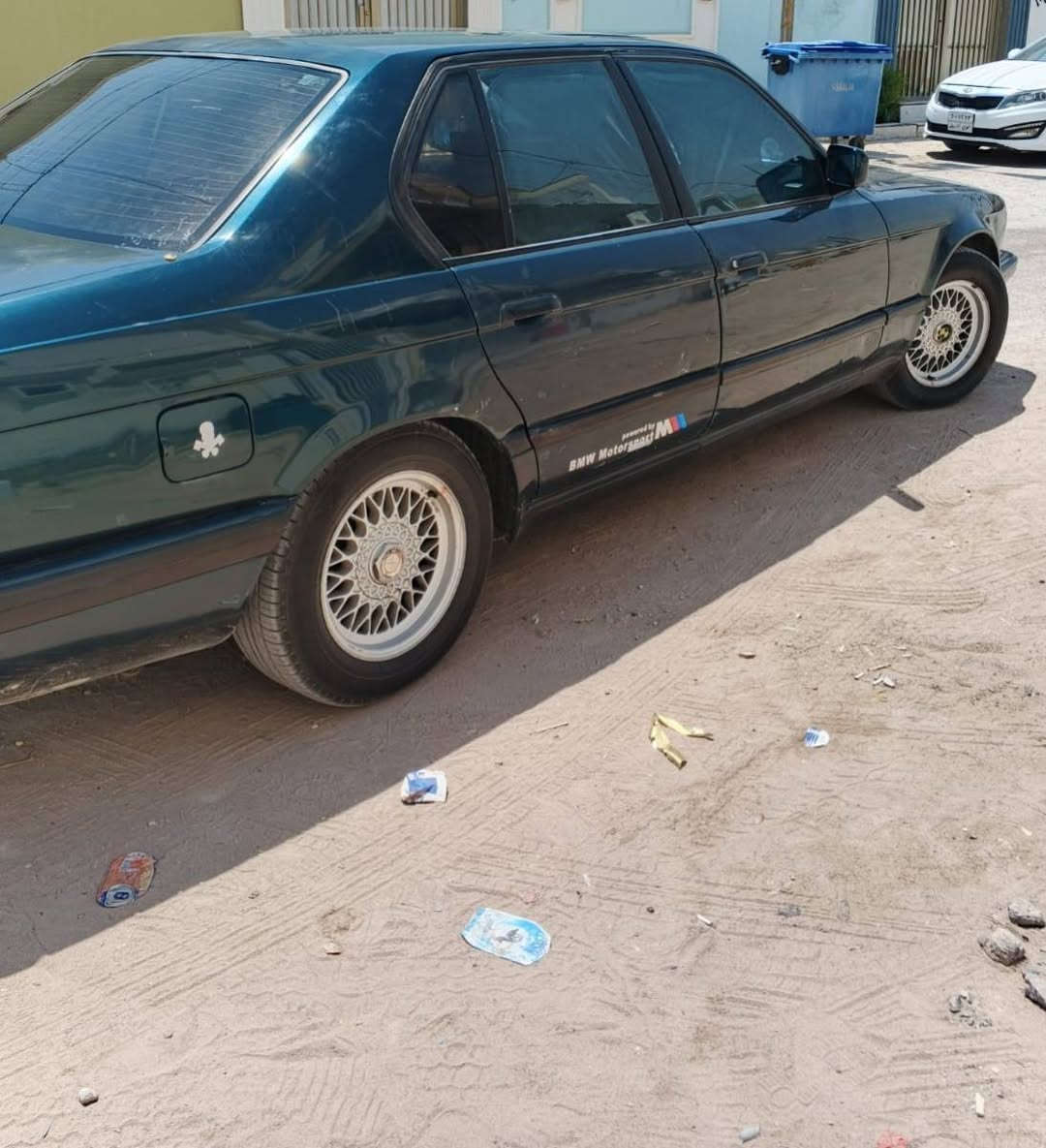 بي ام 730 • وضع الشركه • حساسات خلفيه