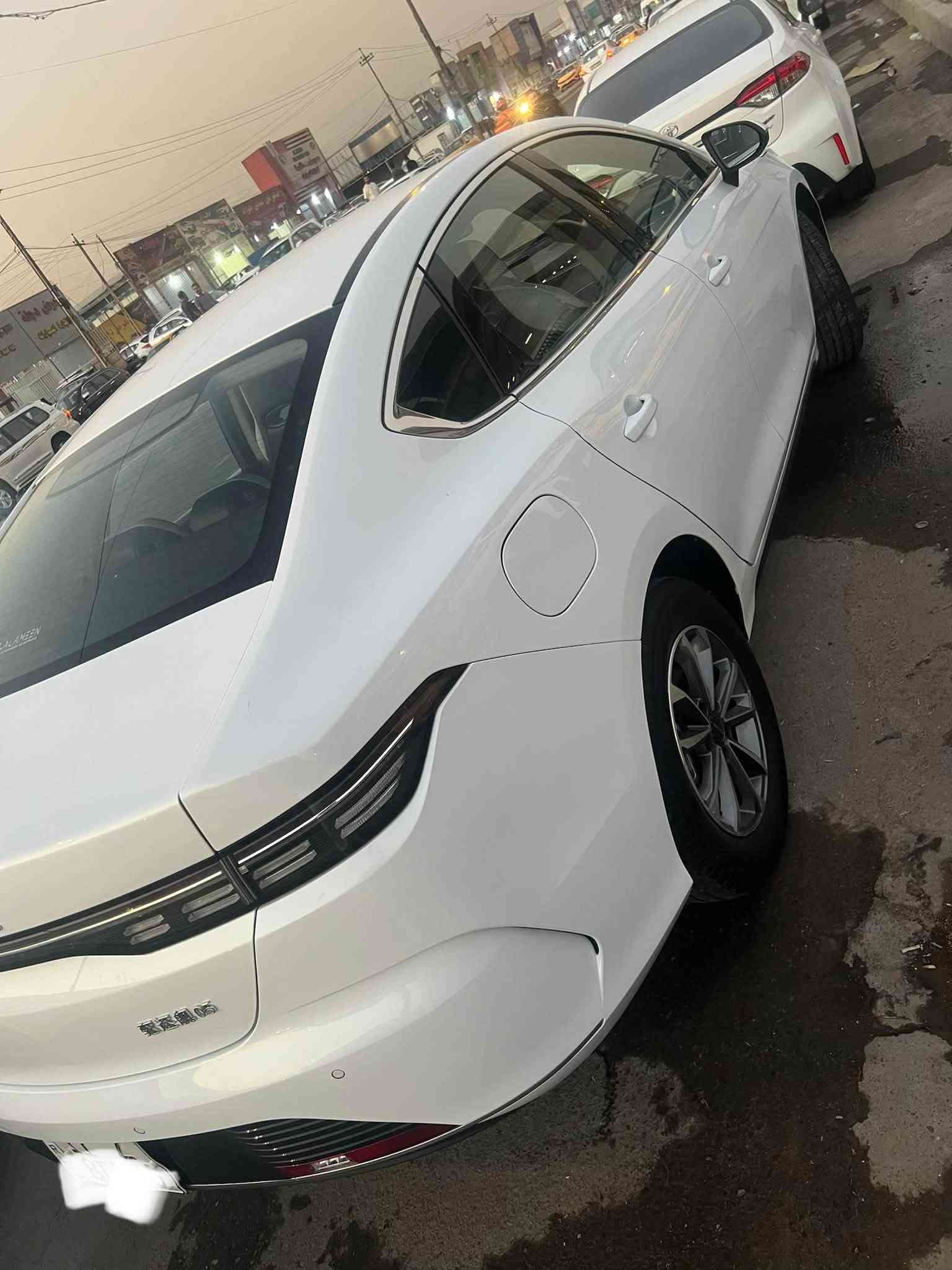 السلام عليكم BYD 2025
بيها رصعتين بل قماره و  بارد كد اصبع بل جاملغ جهه اليمين 
للاستفسار الاتصال على ***********

