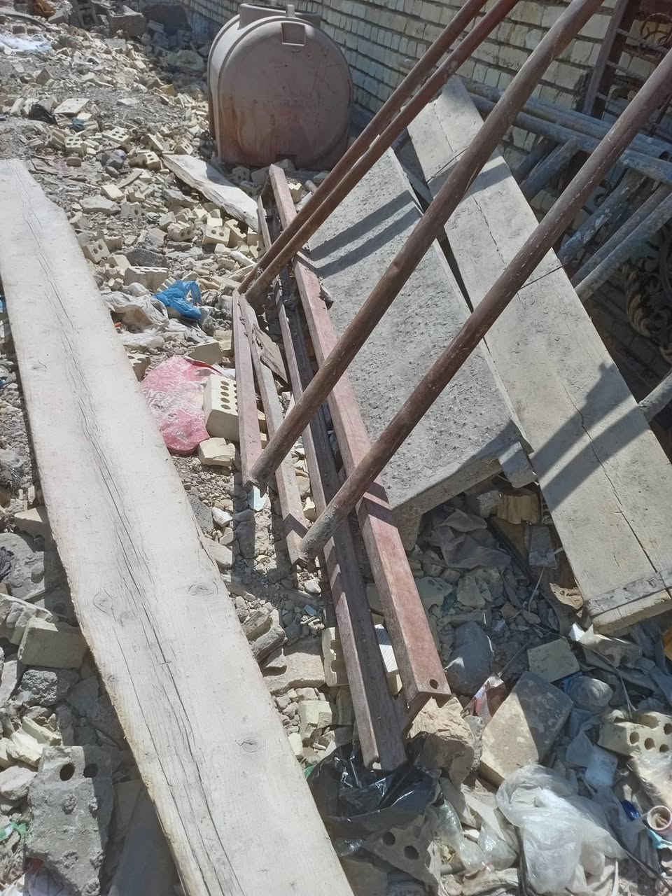 سلام عليكم ونج للبيع كامل مكمل ويا عربانه وحده و ماطور والسكله سعره 600 وبي مجال حك الجيه مكاني بغداد مدينه الصدر الشراي يتصل و يدلل ***********
