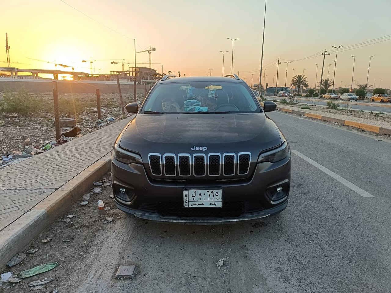 السلام عليكم جيب بزون موديل 2020 السياره مواصفاتها شاشه تبريدها شغال حداديتها جديده صندوق كهربائي ينفتح وينسد والسياره باسمي سعر144 رقم ***********

