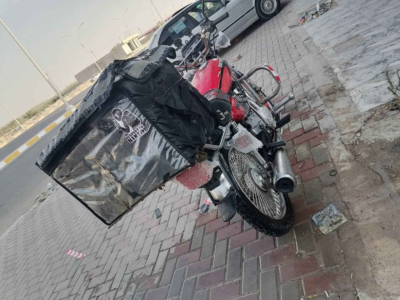 السلام عليكم...
سيفان للبيع محرك كير شرط مامفتوح 
نشاط فول كهربائيات كلها شغاله 
درع +جنط دلفري. درع لايت.  بومات2
اشاير لايت شغاله كامل فول مرايت
السعر 375وبي مجال المكان بيجي مقابل اعدادي الصناعه... الاتصال.. ***********.....
