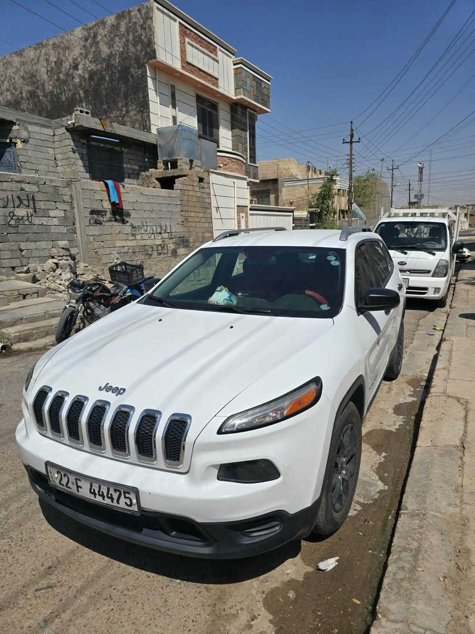 سلام عليكم يوجد جيب بزون كلين تايتل ماشيه 300الف كيلو سياره حيل احلى من الصور سعر 110اوراق رقم تواصل  *********** مكان السياره الأنبار رمادي
