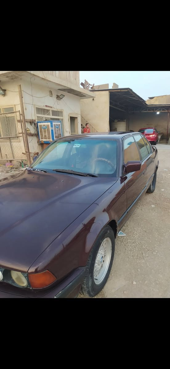 السلام عليكم ..
سياره موديل 93 حجم 740 ثمانيه سلندر رقم بغداد مميز 
دبل جام 
تبريد شغال 
بجم عريض 
جنطه شفط 
سيدي جنجر 
ايرباك 
مري كهرباء 
كشنات كهرباء 
حساسات اماميه 
فتحة سقف 
مواصفات 740 معروفه 
سياره باسمي سنويه وارقام جديده 
بيها نواقص المحرك بيه بطل واحد فقط واكف وكشن لسائق والصدر تعبانات 
السعر 65قفل مكان السياره بابل 
***********
