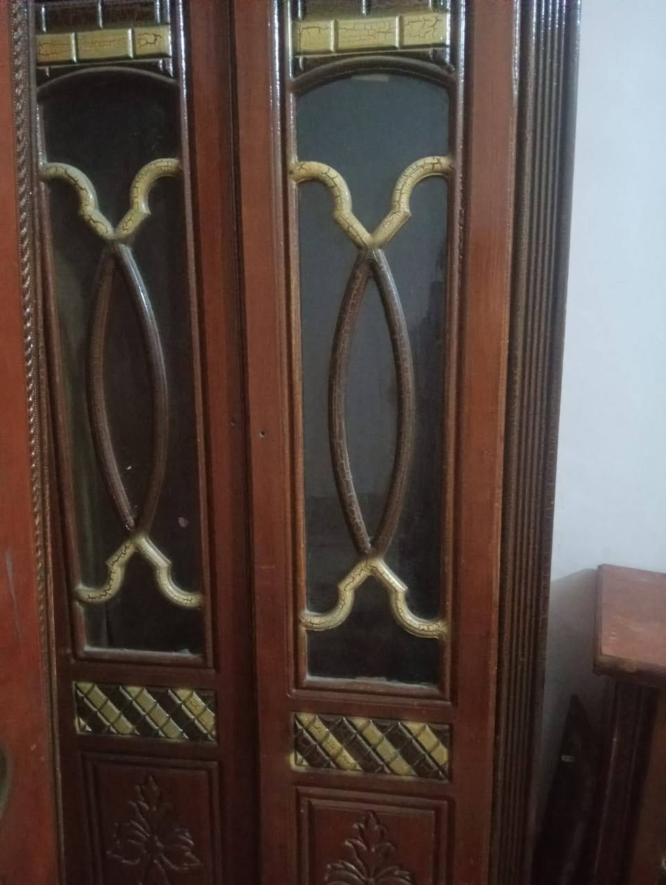 غرفه نوم كامله للبيع ما بيها اي شي الميز مال الجرباية الثاني موجود السعر 350 وبيها مجال
للتواصل على الرقم/***********
