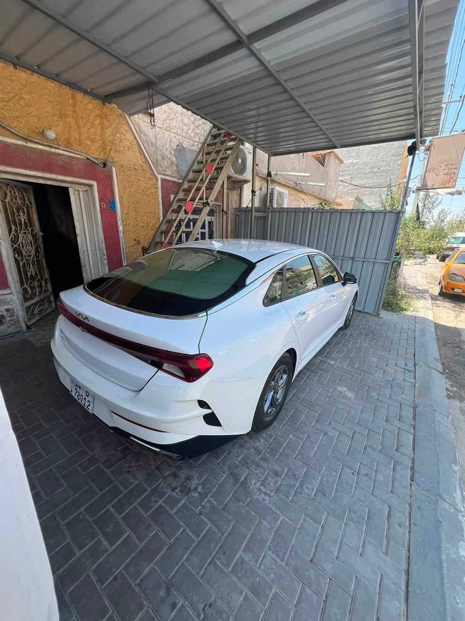 سلام عليكم كي فايف 2023رقم بصره حره السياره موضح حادثه بيه قطعتين صبغ وبيه قطعه تبديل نفس اللون كما موضحه للصوره السعر 165 رقم ***********
