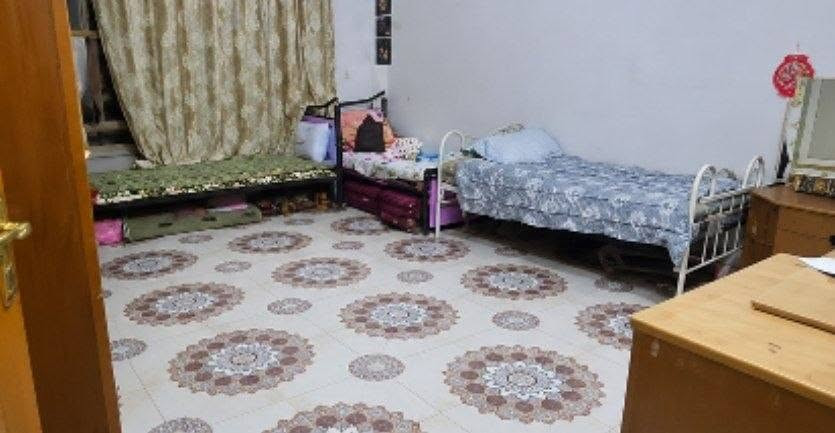 🏡✨ دَار لــلــبــيــع ✨🏡
━━━━━━━━━━━━━━━━━━━━━━
📍 الــمــوقــع:
بابل – حي الجزائر – خلف ملعب الإدارة المحلية.
━━━━━━━━━━━━━━━━━━━━━━
🏠 تــفــاصــيــل الــعــقــار:
• المساحــــة: 100
• طابــــو زراعــــي – سنــــد 25
• غــــرف نــــوم عــــدد (2)
• هــــول
• مجموعــــة صحيــــــة
━━━━━━━━━━━━━━━━━━━━━━
💰 الــســعــر:
85 مليــــون دينــــار 
✨ قابــــل للتفــــاوض
━━━━━━━━━━━━━━━━━━━━━━
📞 لــلــاســتــفــســار والــاتــصــال
🏢 مــكــتــب عــقــارات أبــراج بــابــل
📍 عــنــوان الــمــكــتــب:
بابل – حي الجزائر – مقابل الجسر الدولي
قرب مطعم البستان
━━━━━━━━━━━━━━━━━━━━━━
