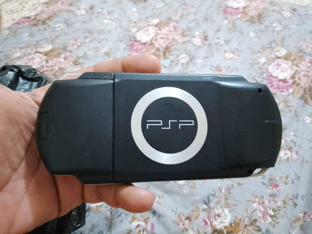 Psp كامل 
بدون بطارياه السعر 65الف
رام 8 بي 25 لعبة 
مكاني مدينة الصدر 
رقمي *********** بغداد, العراق
