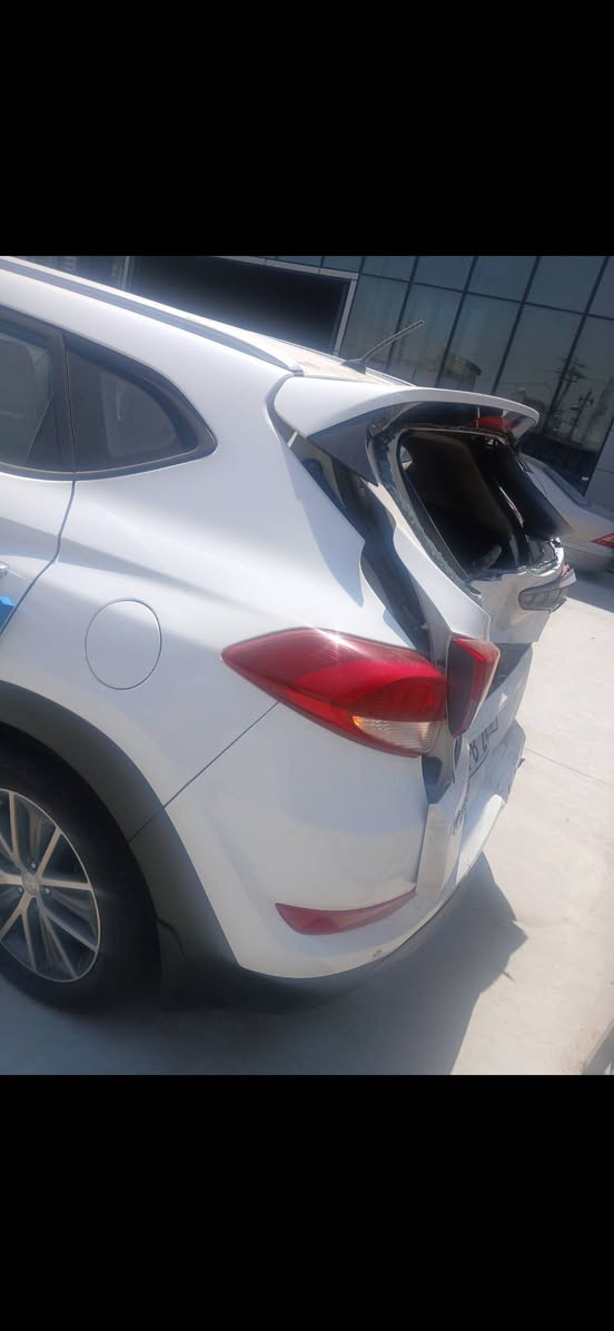 توسان موديل 17للبيع خليجيه نضربت صندوك السعر135مكان بغداد النهضه رقم التليفون ن***********

