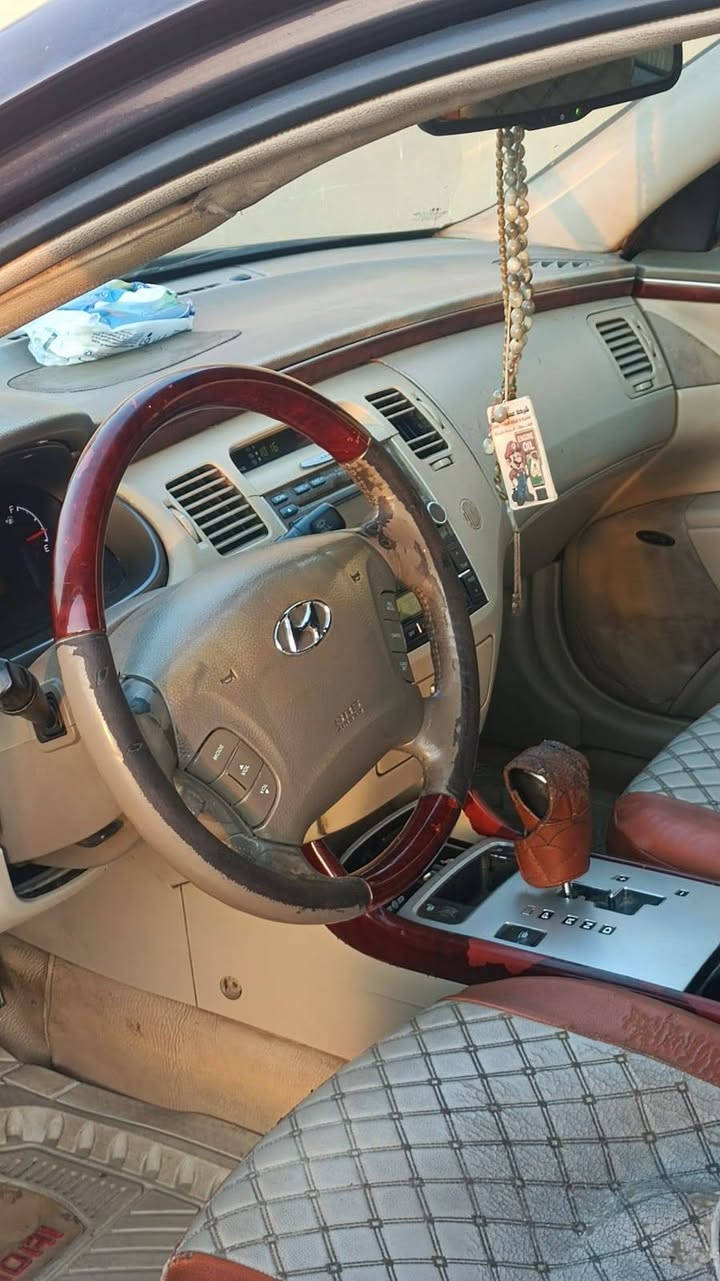 السلام عليكم للبيع فقط هيونداي ازيرا موديل2006وارد امريكي محرك3300v6 فول مواصفات بيهه طخه بالجاملغ عكس السايق بدون دواخل كير  مكينه  شواصي مكفوله كهربائيات السياره شغاله تبريد ثلج بيه ادامه كاملة مكان السياره نجف ابو صخير معروضه ب 75 ورقة او بيه مجال رقم بغداد دولي بسمي للاستفسار على الرقم*********** غير متواجد على الفيس مكلف بالنشر@
