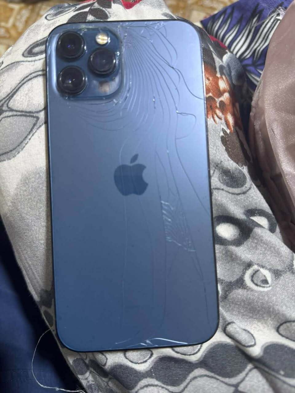 سلام وعليكم موبايل 📲 12 مبدل بس سماعه اماميه فقط موبايل نضيف وكلشي مابي وباكيته ويا الله شاهد نضيف وكلشي مابي ***********الرقم سعر 350

نص مكتوب في الصور:
- 12:56
- حالة البطارية والشحن
- رسالة مهمة حول البطارية
- حالة بطاريتك متدنية جدا. يمكن أن يبدل أحد مزودي خدمة Apple المعمدين البطارية لاستعادة الأداء والطاقة
- القصويين.
- العثور على خيارات الخدمة...
- الحد الأقصى للقدرة
- 75%
- هذا قياس لقدرة البطارية مقارنة بقدرتها عندما كانت جديدة. قد تتسبب القدرة المنخفضة بتقليل ساعات الاستخدام بين عملية الشحن
- والأخرى.
- أقصى قدرة للأداء
- ستساعد الأنظمة المضمنة في النظام والمكونات في تخفيف آثار الأداء
- التي قد تلاحظها أثناء التقدم الكيميائي في عمر بطارية iPhone.
- شحن البطارية المحسن
- للحد من استنزاف عمر البطارية، يتعلم ال iPhone من عادات الشحن
- اليومية، بحيث ينتظر ولا يتجاوز 80% حتى يحين موعد حاجتك إلى
- استخدامه.