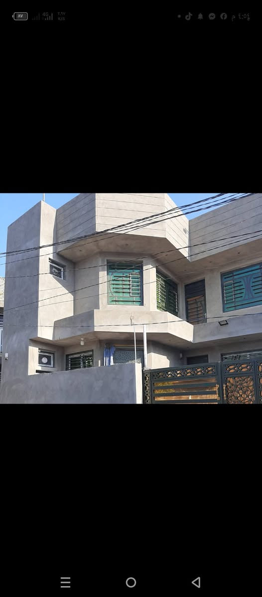 السلام عليكم بيت للبيع مساحته 150 متر طابو زراعي سند 25 طابقين الطابق الاول غرفة نوم وكلدور ومطبخ وصاله وصحيات وطارمه والطابق الثاني غرفتين نوم وبيتون وصحيات العنوان زوير الغربي قريب على جسر بته وقريب من شارع الكورنيش تفاصيل اكثر *********** بي واتساب أو خاص موجود
