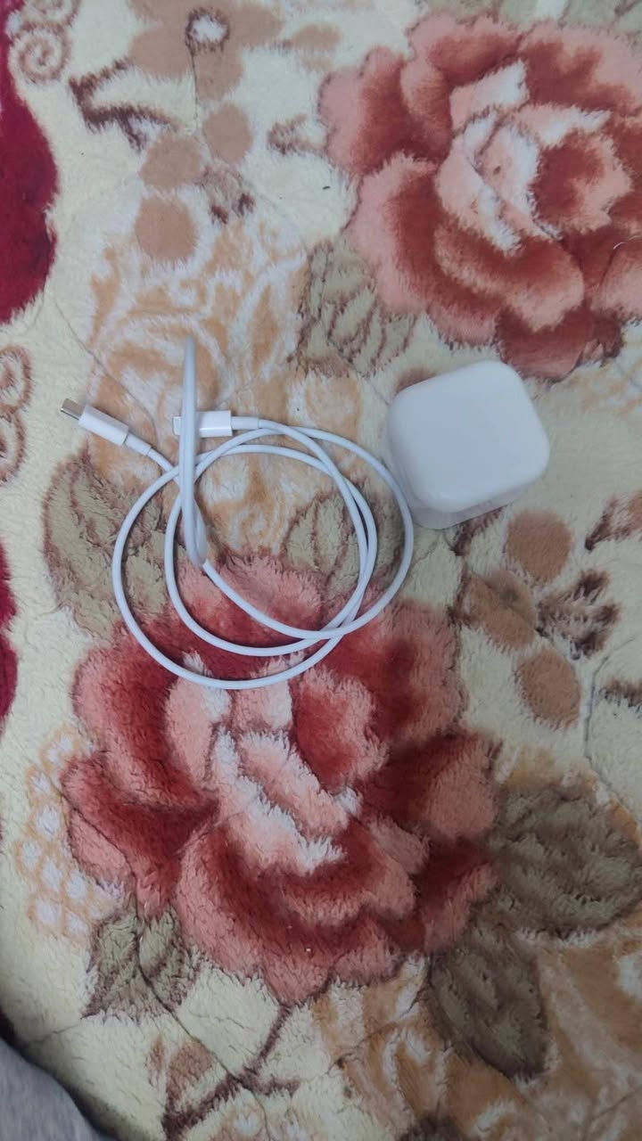 شاحن ايفون • اصلي