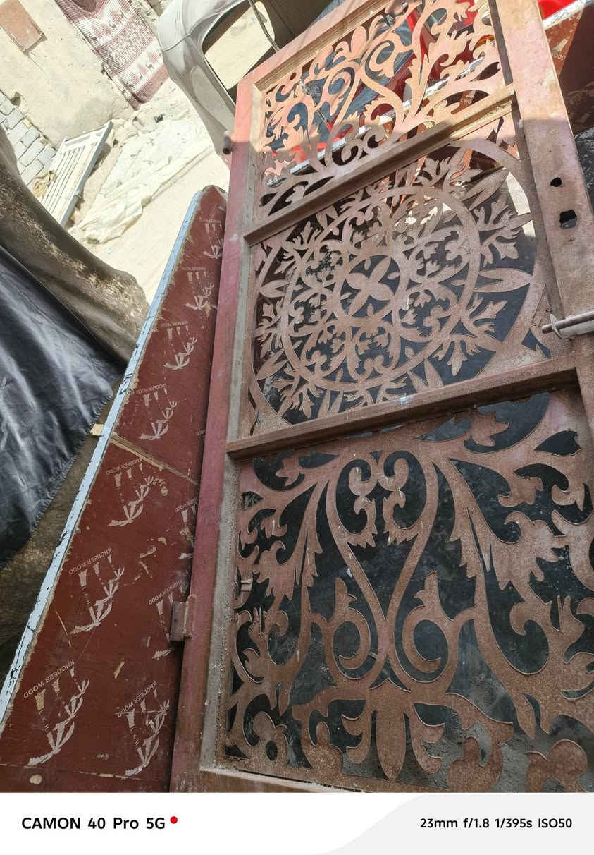 سلام عليكم ثريات جدد وغسله نضيفه ما مستخدمه غطاس شباك تفصال وباب تفصال لبيع كلمن وسعره***********
