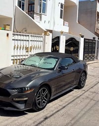 موستنك 2016 سته سلندر  مراوس مع ازيرا او سياره اربعه باب  07779570665