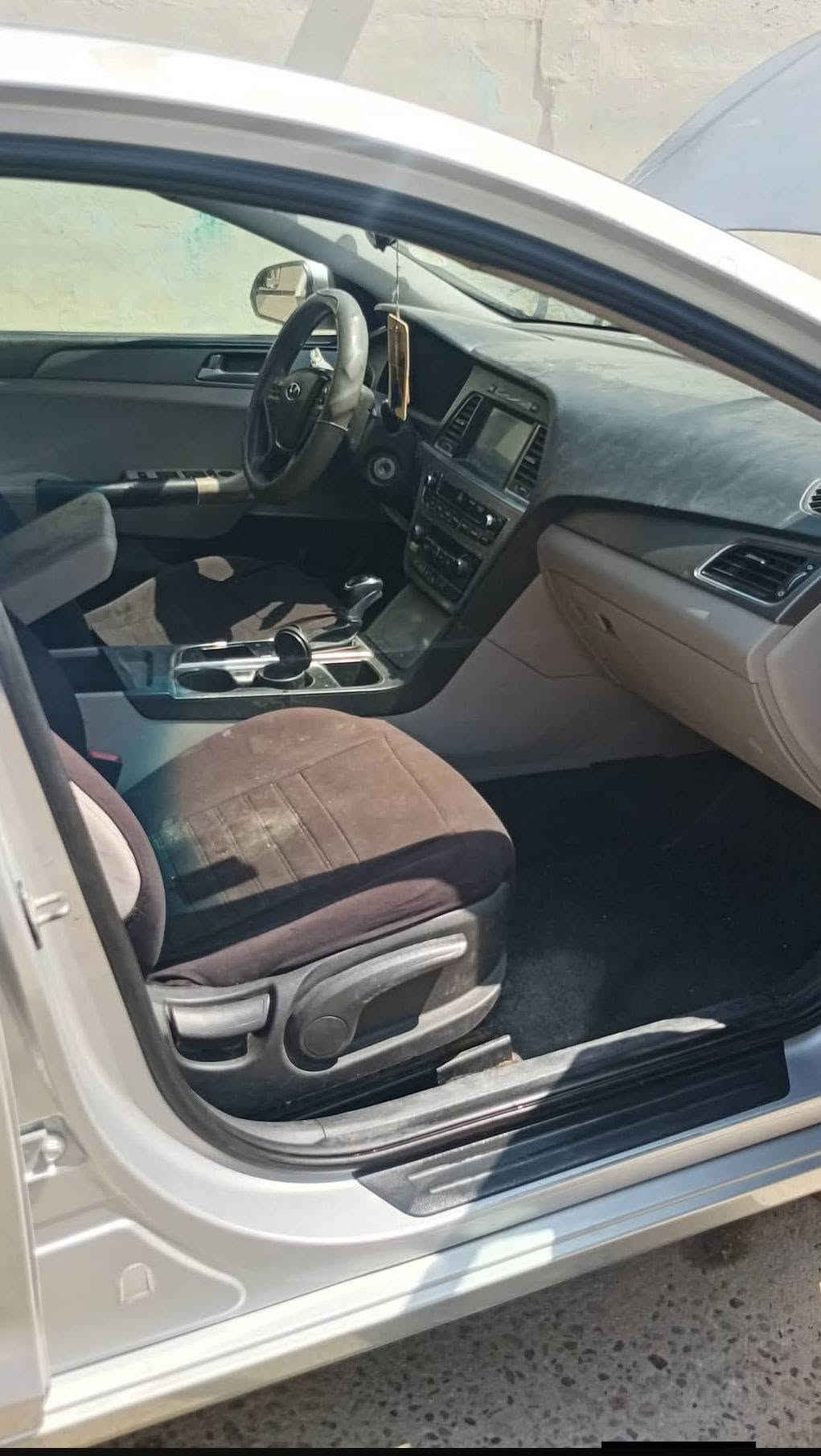 السلام عليكم شباب سوناتا موديل 17 امريكي سياره نص فول من عدن فتحه السياره بيها بخشمك شاملغ الامامي فقط شيء قليل معجون وبيها البانيه جاره سياره جاهزه على اخر حبايه ما بيها اي نقص رقم بغداد انجليزي باسمي تحويل ثاني يوم الشرايبي خير ويتدلل مستعجل على البيعه 115 وبيها مجال هاذه رقمي *********** ومكاني بابل قاسم
