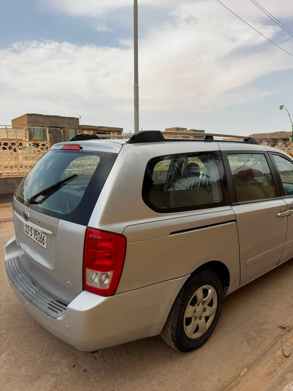 السلام عليكم
سيدونا موديل 2007
محرك 3800 
رقم بغداد نكليزي بأسمي 
السعر 115 وبيه مجال  
بيع او مراوس حسب القناعه 

 العنوان السماوه قضاء الخضر 
***********
