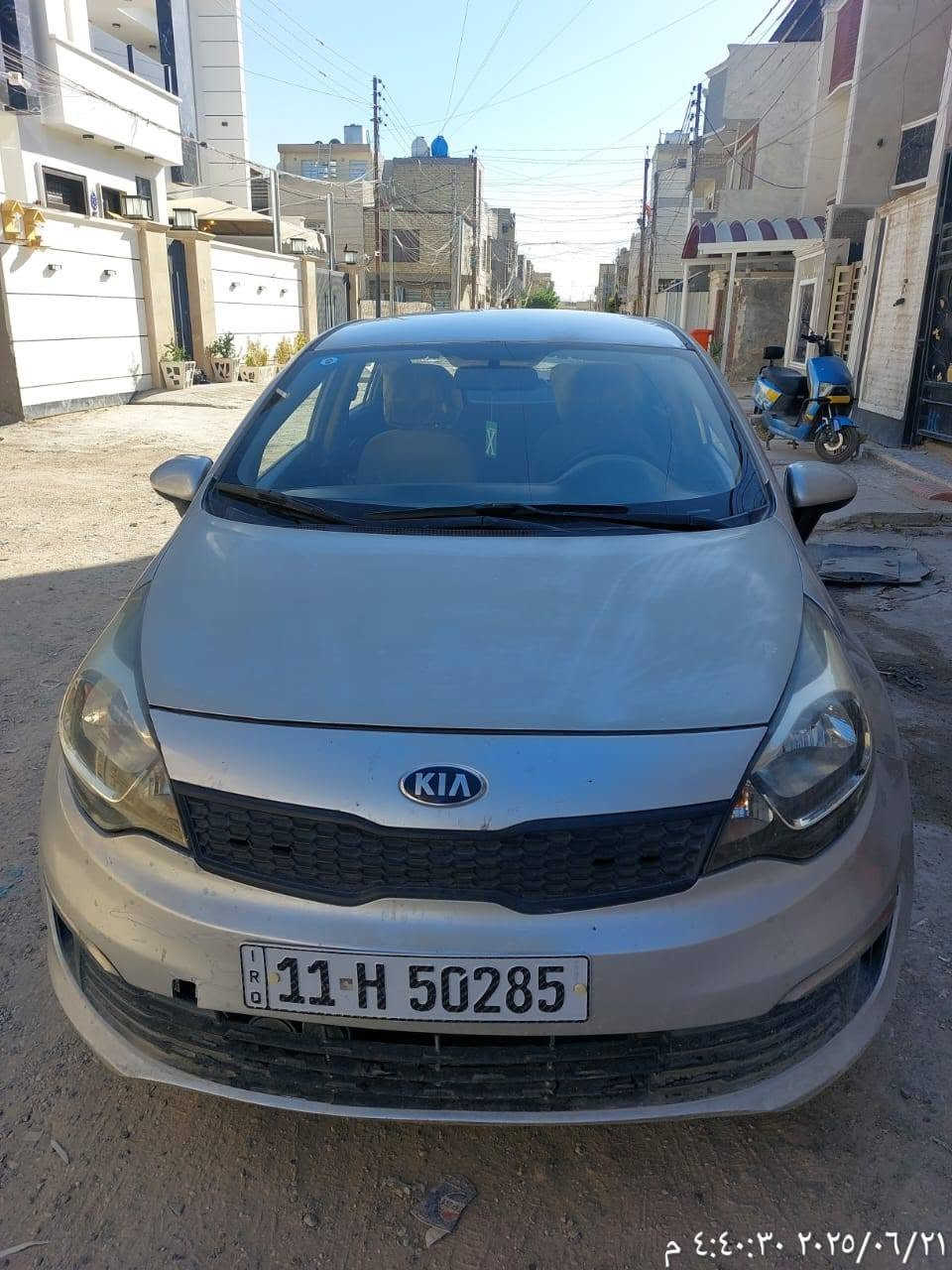 سلام عليكم 
كيا ريو 2017 بيها صبغ جاملغ وبنيد بدون دواخل سياره مواصفات عاديه شاشه كامره تحكمات ستيران جهتين سياره جاهزه من كلشي مناقصها شي رقم انكليزي هزه مساقطه سنويه بعدها منافذه ماشيه 121 كيلو 
مكان السياره غزاليه 
ممتواجد على الفيس هذا الرقم الاتصال وبي وتساب ***********
سعرها 95 وبيها مجال قليل

