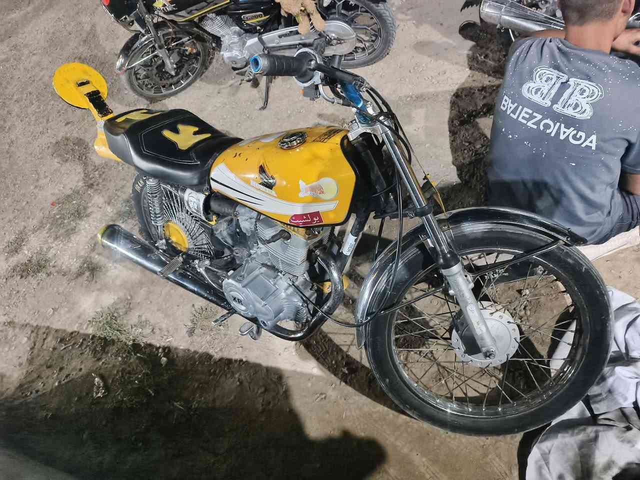 السلام عليكم موطور للبيع محرك تايم زلنجيل 250محركxRشرط معدل 150تعليك 4ترفع دراحه حلوه رياضي السعر 325وبي مجال الستفسار ***********
