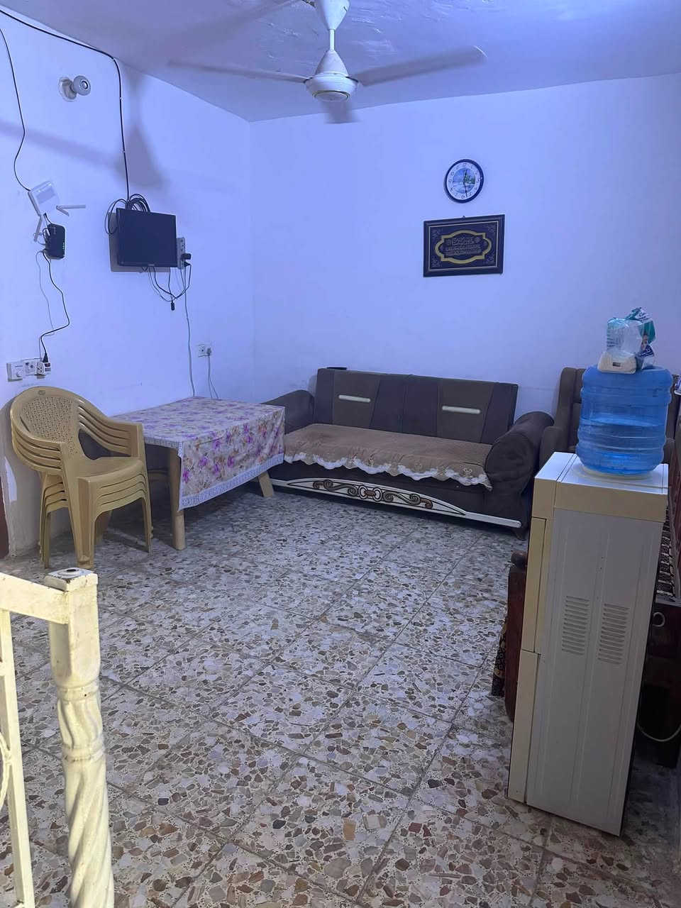 سلام عليكم دار للبيع منطقه الزعفرانيه قرب اسواق مريم شارع الزوراء مدخل ال اول قرب جسر غزه جديد مقابيل مول العطار مدخل ثاني شارع زوراء خلف مول الباشا كافت الخدمات ماء مجاري كهرباء تبليط بيت طابق ونص طابق لاول ستقبال مطبخ صاله كبيره غرفتين نوم صحيات داخليه خارجيه كراج ترك خلف البيت كراج سياره طابق ثاني غرفت نوم كبيره + سطح كبير مساحه 180 زراعي عقد 117 بيت باسمي شخصين سعر جدااا مناسب بل عافيه عل ياخذه معرفت سعر تفاصيل مراسلت صفحه او تصال على رقم الهاتف ***********
