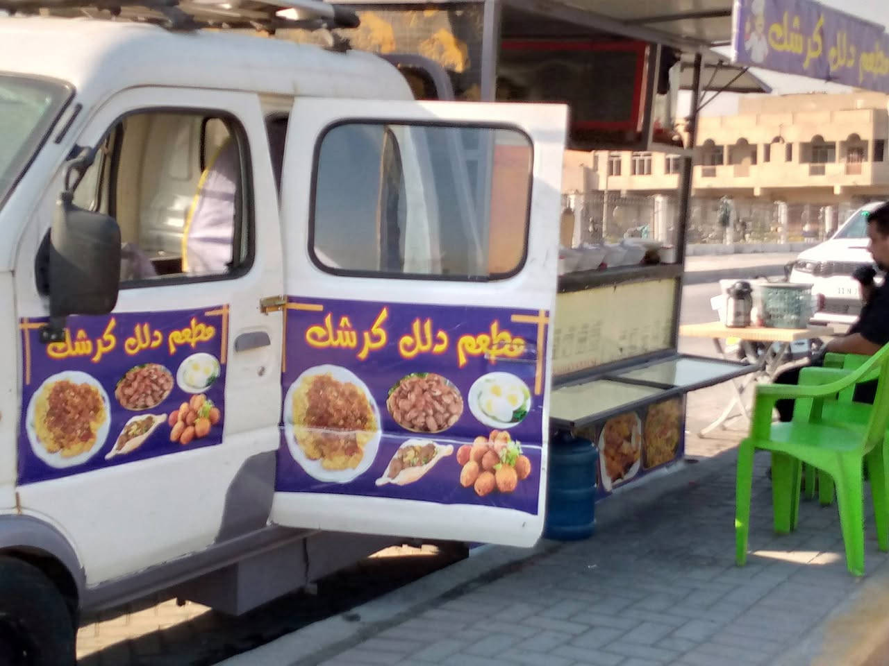 السلام عليكم ورحمه متاح سياره مطعم لبيع السيارة جاهزة من كلشي على يدي طباخات العداد ٥ بلاكات ٨ وكراسي ١٠  وطاوت كبيرة وصغيرة وأدوات كامله صالي الأربع اشهر من سوتها يعني تجي وتفتح ريكات صباحيه وغدا هم موجود مكان بيها تلغي المخزن وتخلي بيها السعر المطلوب سته.مليون وبيها مجال بسيط والاستفسار الاتصال على الرقم الموجود *********** وبي وتساب
